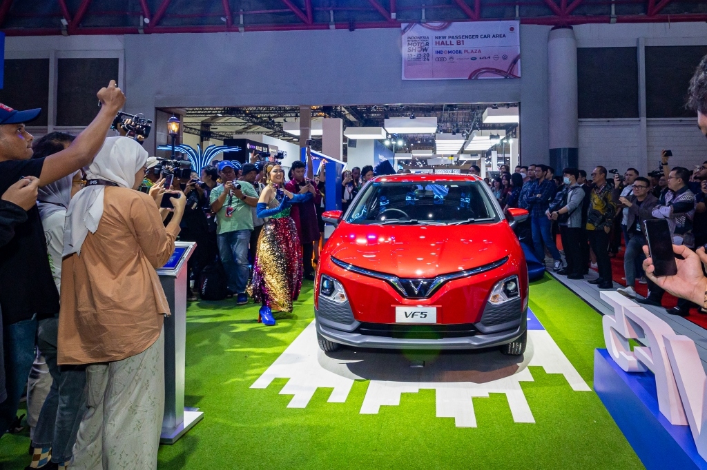 Cận cảnh những mẫu SUV VinFast tay lái nghịch lần đầu lộ diện tại Indonesia- Ảnh 2.