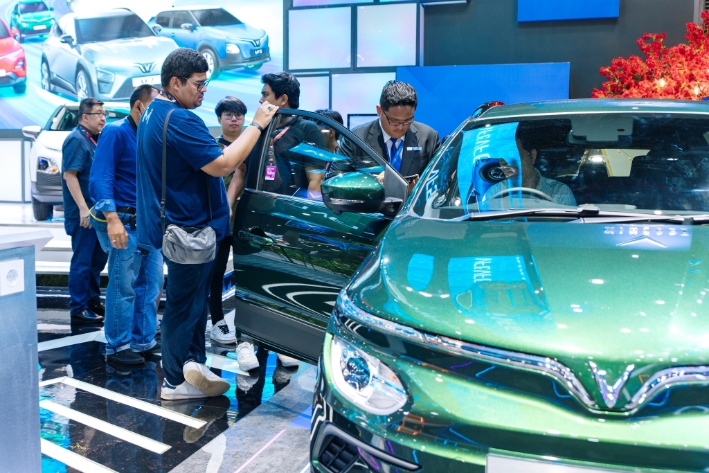 Cận cảnh những mẫu SUV VinFast tay lái nghịch lần đầu lộ diện tại Indonesia- Ảnh 9.