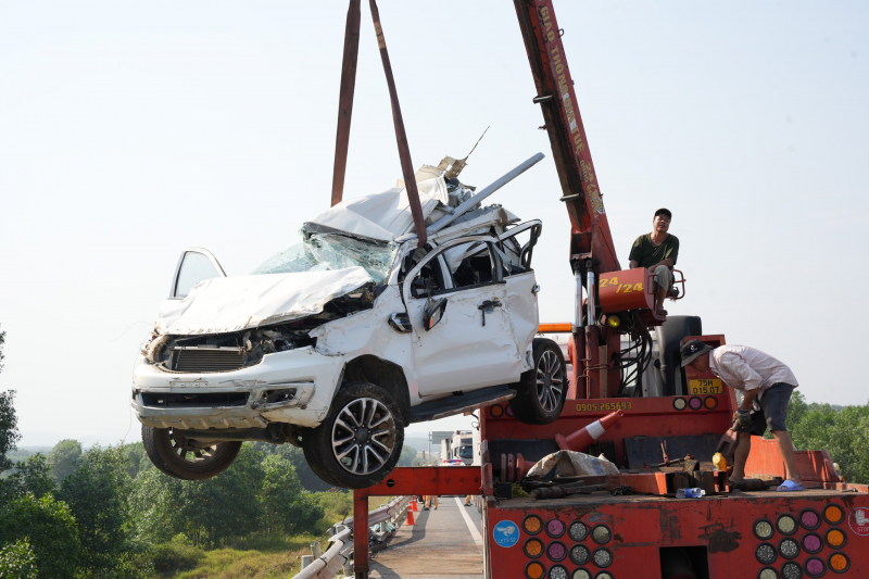 Thủ tướng chỉ đạo khẩn trương làm rõ nguyên nhân tai nạn giao thông trên cao tốc Cam Lộ - La Sơn- Ảnh 1.