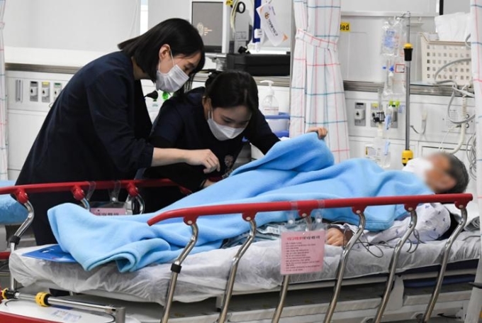 Ngành y Hàn Quốc rối loạn khi gần 9.000 bác sĩ đồng loạt xin nghỉ- Ảnh 2.