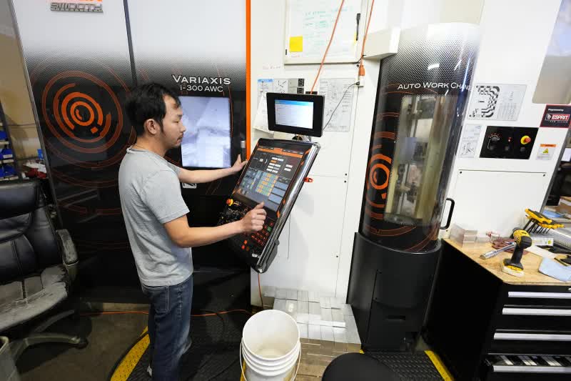 Nhà máy Mỹ tăng cường sử dụng robot vì nhân công khan hiếm- Ảnh 2.