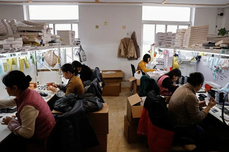 Triều Tiên thu hàng triệu USD từ bán lông mi giả- Ảnh 3.