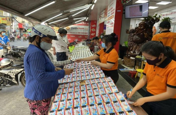 Trung bình mỗi ngày, người Việt chi gần 420 tỷ đồng mua xổ số- Ảnh 1.