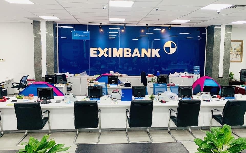 Vụ nợ thẻ tín dụng 8,8 tỷ đồng, Eximbank sẽ điều chỉnh cách tính lãi vay