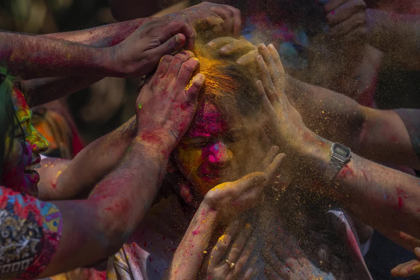 Lễ hội Holi 2024 rực rỡ sắc màu Ấn Độ- Ảnh 6.