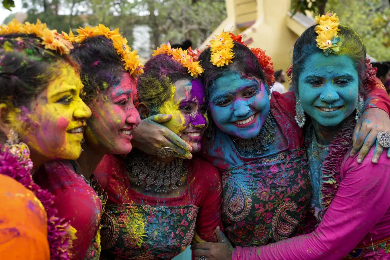 Lễ hội Holi 2024 rực rỡ sắc màu Ấn Độ- Ảnh 11.
