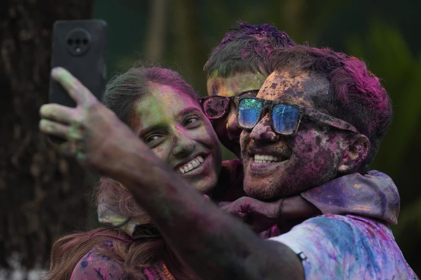 Lễ hội Holi 2024 rực rỡ sắc màu Ấn Độ- Ảnh 12.