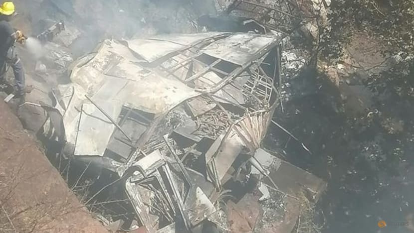 Tai nạn xe buýt ở Nam Phi khiến 45 người thiệt mạng- Ảnh 1.
