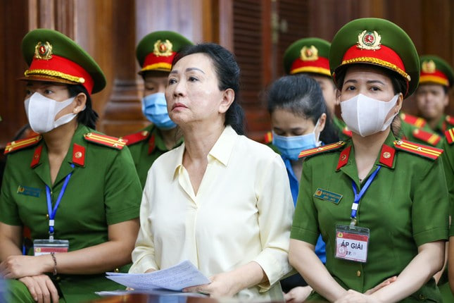 Viện kiểm sát giữ nguyên quan điểm truy tố về tội danh của bà Trương Mỹ Lan- Ảnh 2.