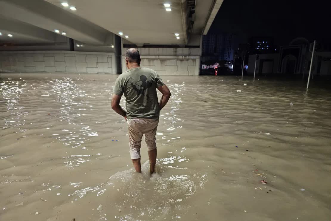 Lũ lụt ở Dubai đặt ra câu hỏi về việc gieo hạt trên đám mây - Ảnh 3.