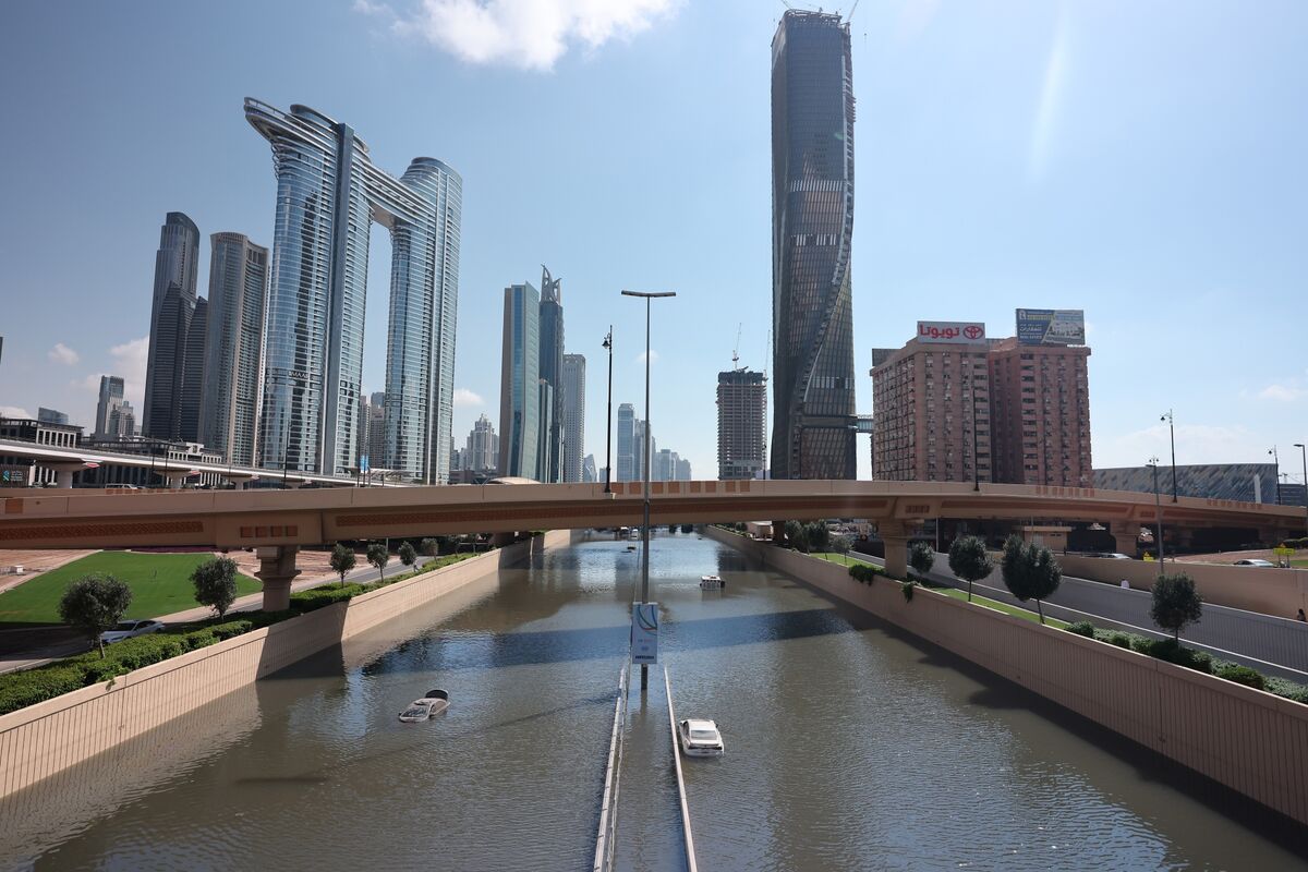 Lũ lụt ở Dubai bộc lộ điểm yếu trước khí hậu thay đổi nhanh chóng- Ảnh 1.