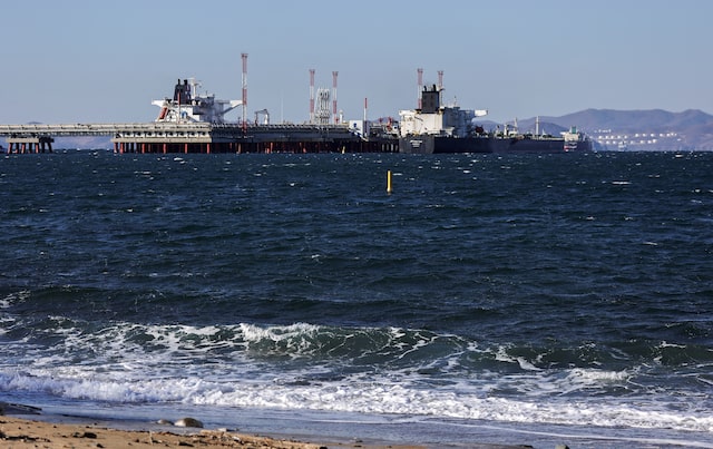 Reuters: Doanh thu dầu khí của Nga sẽ tăng gấp đôi trong tháng 4- Ảnh 1.