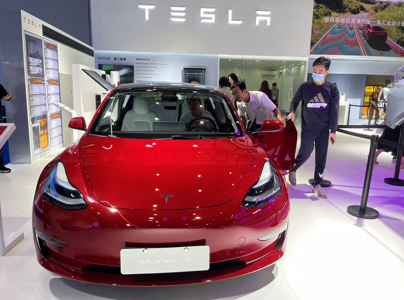 Các nhà sản xuất xe điện Trung Quốc tăng ưu đãi nhằm thu hút khách hàng của Tesla- Ảnh 2.