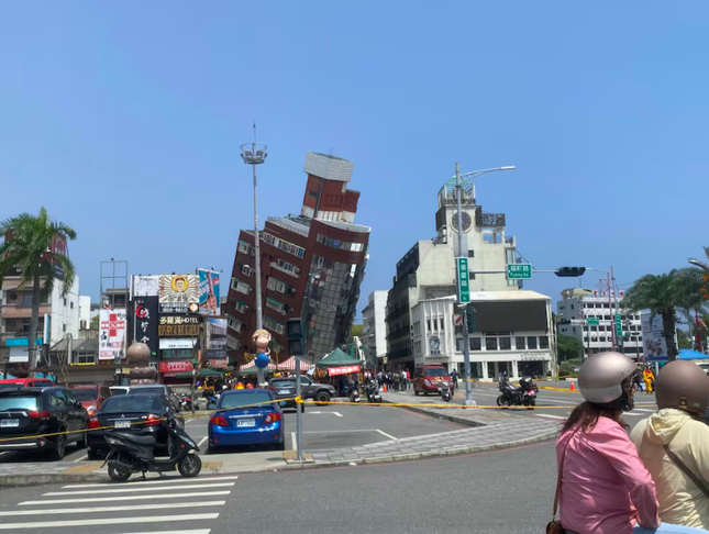 Động đất ở Đài Loan: Số người thiệt mạng và bị thương tiếp tục tăng, khẩn trương cứu hộ- Ảnh 1.