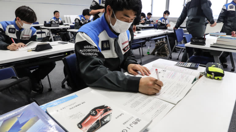 Ngành ô tô Nhật Bản mở cửa cho thợ cơ khí nước ngoài- Ảnh 2.