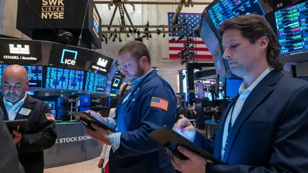 Dow Jones giảm nhẹ sau khi vượt ngưỡng 40.000 điểm- Ảnh 1.