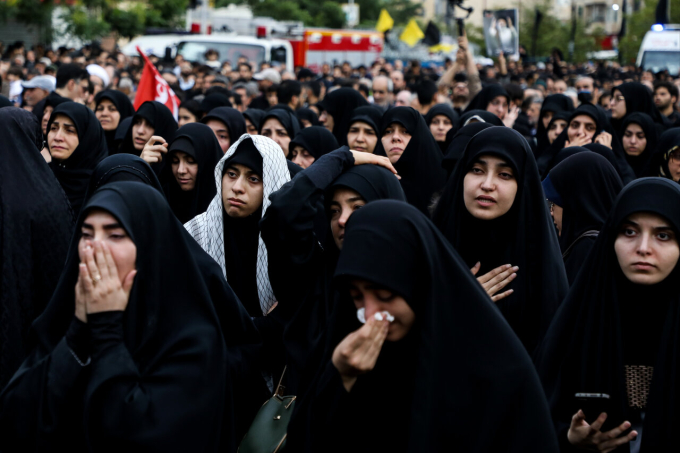 Biển người tiễn biệt Tổng thống Iran sau vụ tai nạn máy bay- Ảnh 6.