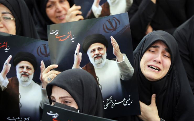 Biển người tiễn biệt Tổng thống Iran sau vụ tai nạn máy bay- Ảnh 4.