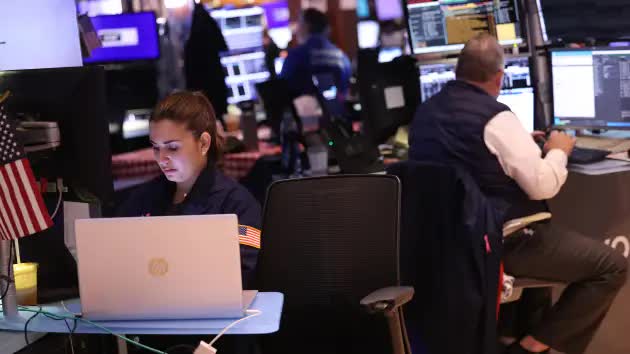 Giảm hơn 200 điểm, Dow Jones chứng kiến phiên tệ nhất trong tháng 5- Ảnh 1.