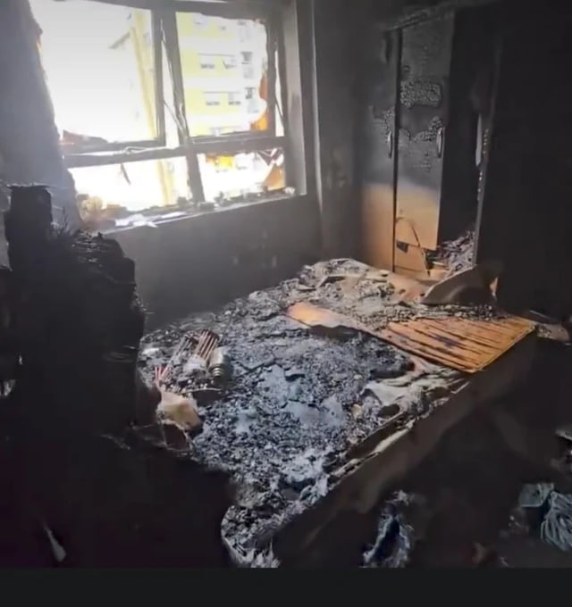 Cháy ngùn ngụt tại căn hộ tầng 14 chung cư The Vesta, Hà Nội- Ảnh 2.