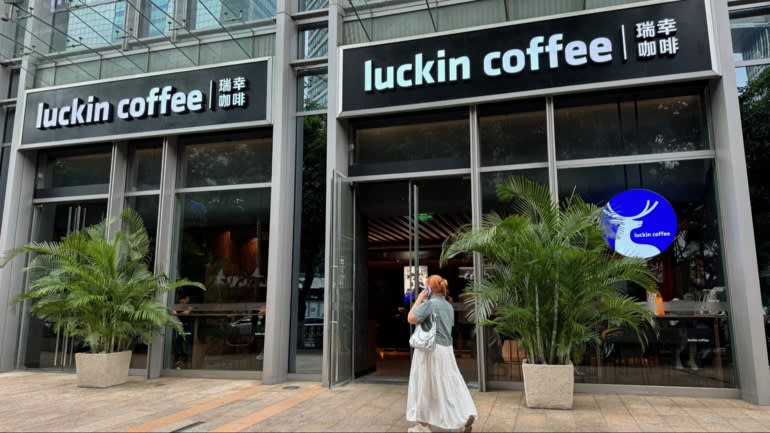 Starbucks, Luckin Coffee chật vật ở Trung Quốc vì cuộc chiến giá cả- Ảnh 2.