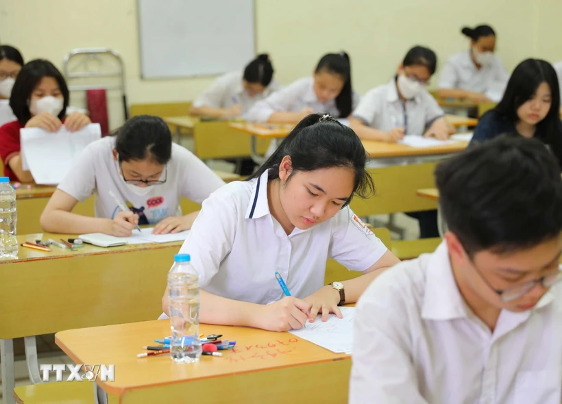 TP Hồ Chí Minh: Chỉ tiêu tuyển sinh vào lớp 10 công lập giảm, học sinh lo lắng- Ảnh 1.