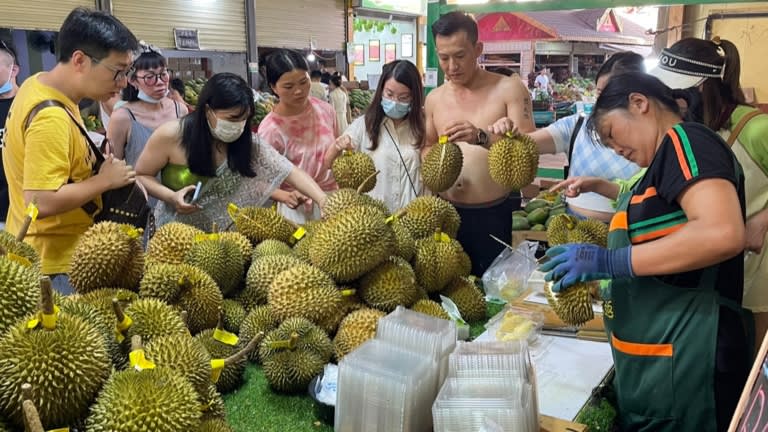 Nikkei Asia: Giá cà phê tăng cao khi nông dân Việt Nam chuyển sang trồng sầu riêng- Ảnh 2.