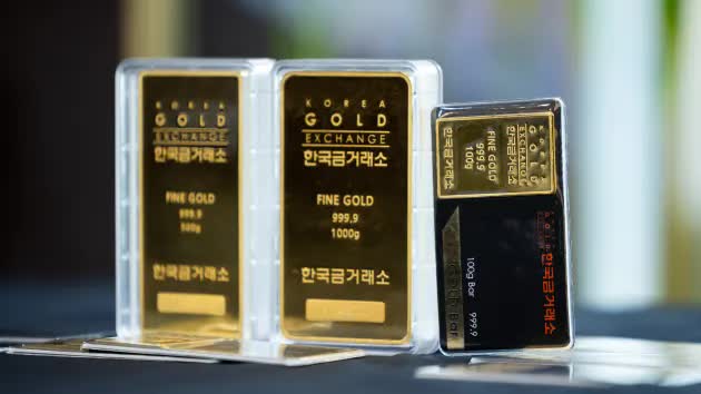 Hàn Quốc: Vàng miếng bán như 'tôm tươi' tại các cửa hàng tiện lợi và máy bán hàng tự động- Ảnh 1.