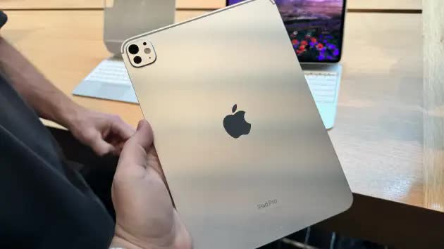 Apple ra mắt iPad Pro với chip M4, màn hình OLED, hỗ trợ nhiều tính năng AI- Ảnh 3.