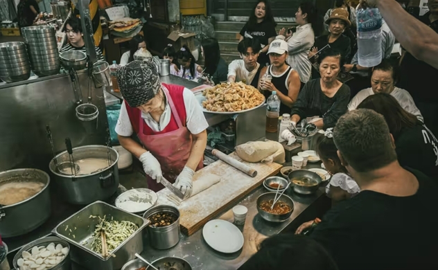 Khẩu vị quốc tế thúc đẩy sự phát triển của ẩm thực đường phố Hàn Quốc- Ảnh 1.