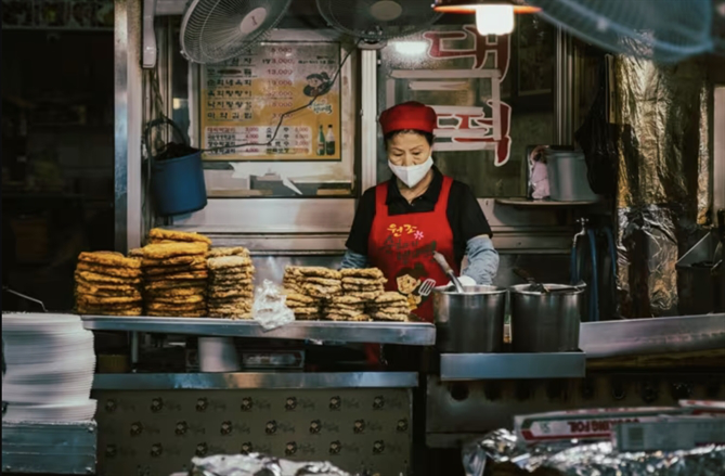 Khẩu vị quốc tế thúc đẩy sự phát triển của ẩm thực đường phố Hàn Quốc- Ảnh 2.