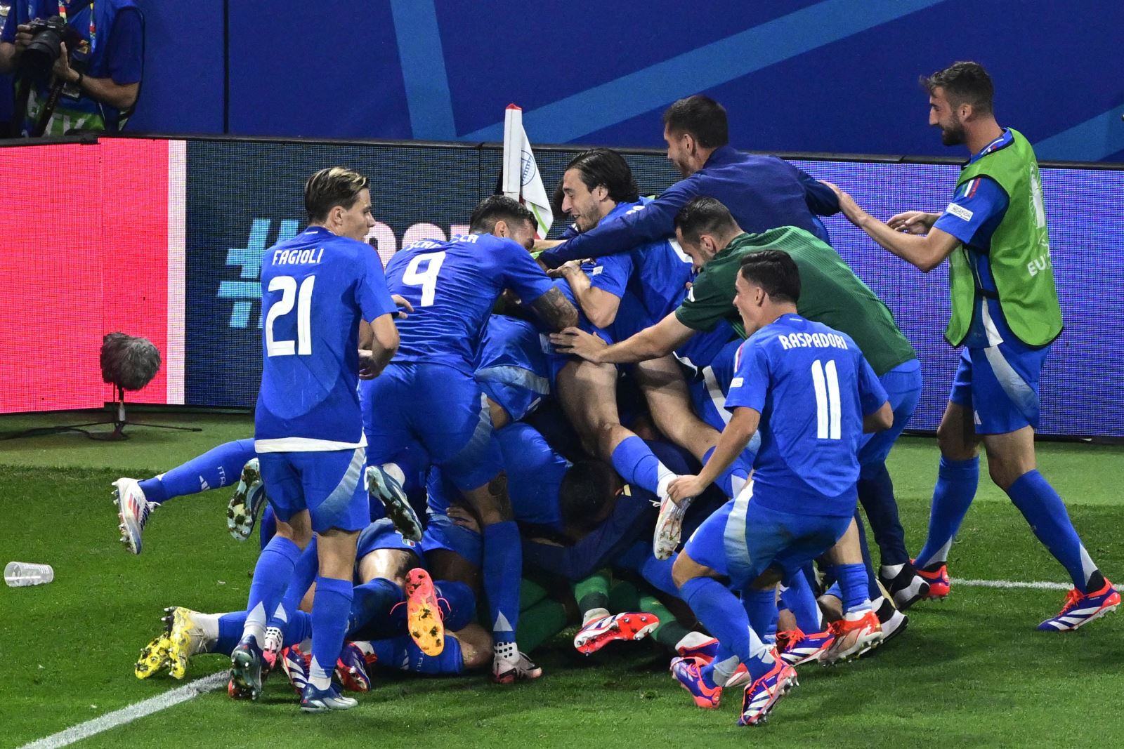 Euro 2024: Italia lách qua khe cửa hẹp vào vòng 1/8- Ảnh 1.