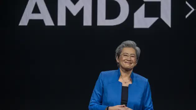AMD công bố chip AI mới trong bối cảnh cạnh tranh ngày càng gay gắt với Nvidia, Intel- Ảnh 1.