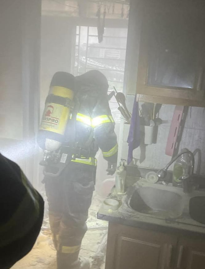 Cháy chung cư mini ở Hà Nội, 30 người tháo chạy xuống tầng 1- Ảnh 2.