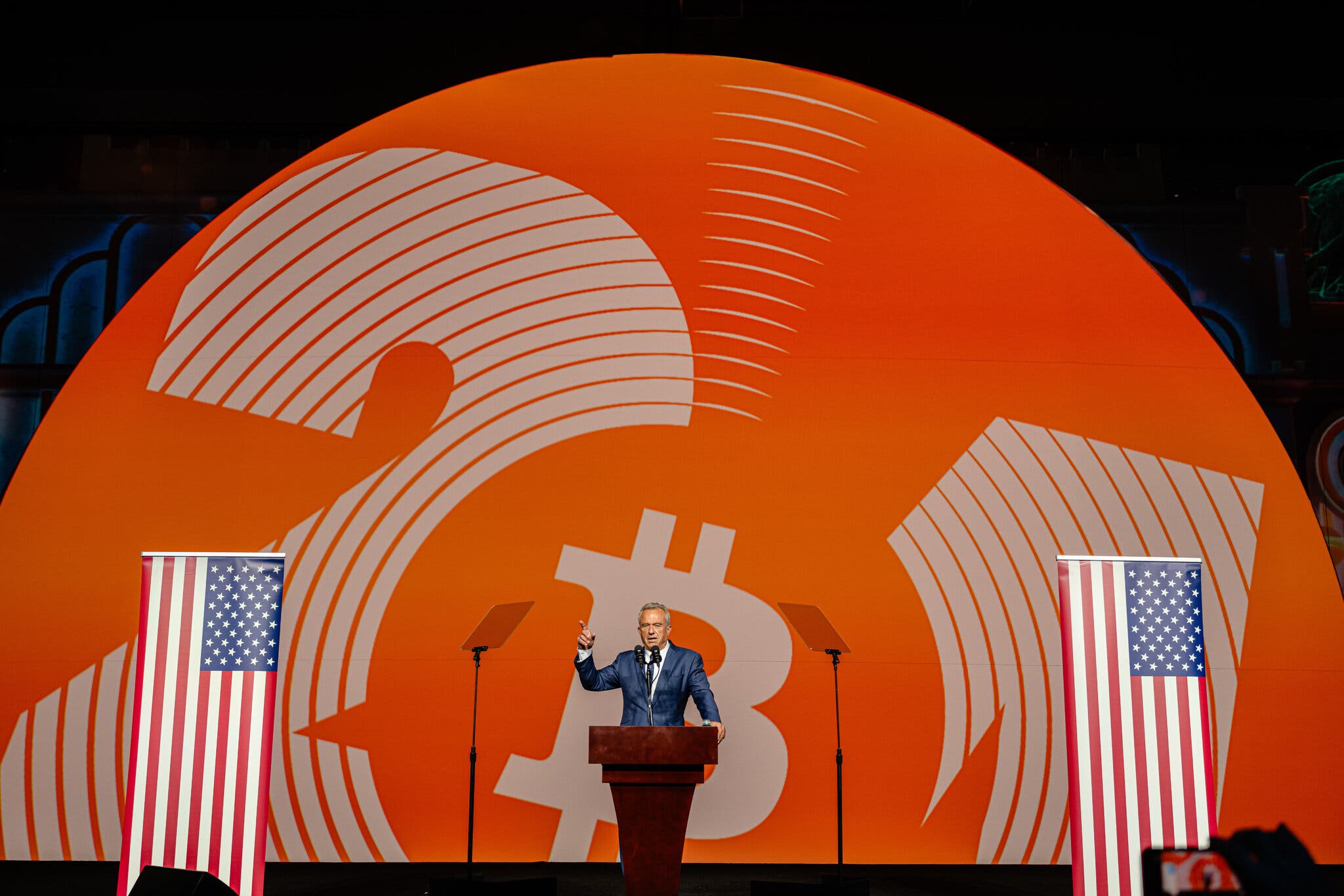 Trump đề xuất kho dự trữ tiền điện tử chiến lược quốc gia: 'Không bao giờ bán Bitcoin của bạn' - Ảnh 2.