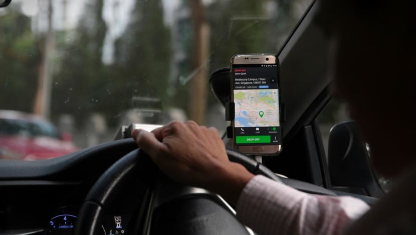 Singapore: Tài xế Grab, Gojek than trời vì giảm thu nhập, Grab cho biết sự sụt giảm là 'theo mùa'- Ảnh 1.