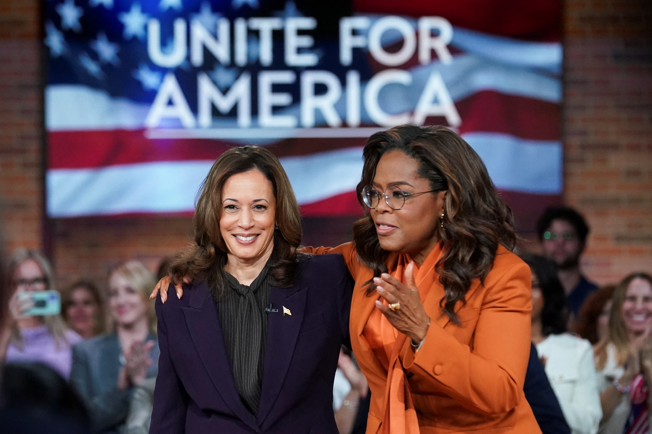 Sự ủng hộ của 'Nữ hoàng' truyền hình Mỹ Oprah Winfrey dành cho Kamala Harris có ảnh hưởng đến cuộc bầu cử không?- Ảnh 2.