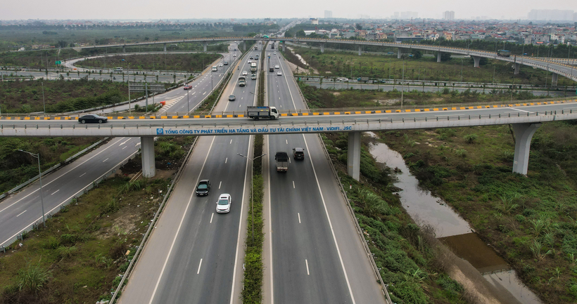 TS Lê Xuân Nghĩa: "Năm 2025 muốn tăng trưởng 8% phải có chính sách đột phá”- Ảnh 1.