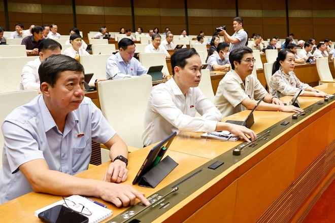 Quốc hội chính thức thông qua sửa Hiến pháp, đánh dấu thời khắc lịch sử- Ảnh 2. Quốc hội chính thức thông qua sửa Hiến pháp, đánh dấu thời khắc lịch sử- Ảnh 2.