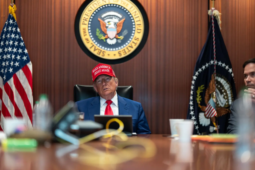 Ông Trump tuyên bố Iran và Israel đạt thỏa thuận ngừng bắn, chấm dứt 'cuộc chiến 12 ngày'- Ảnh 1. Ông Trump tuyên bố Iran và Israel đạt thỏa thuận ngừng bắn, chấm dứt 'cuộc chiến 12 ngày'- Ảnh 1.