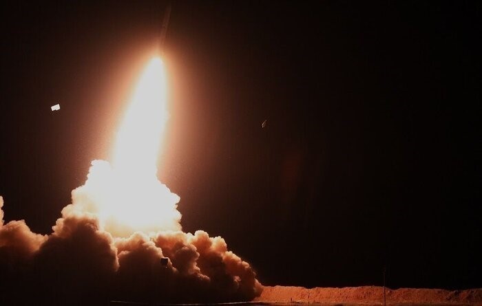 Vì sao tên lửa Sejjil-2 của Iran là 'cơn ác mộng' mới với hệ thống phòng thủ Israel?- Ảnh 1. Vì sao tên lửa Sejjil-2 của Iran là 'cơn ác mộng' mới với hệ thống phòng thủ Israel?- Ảnh 1.