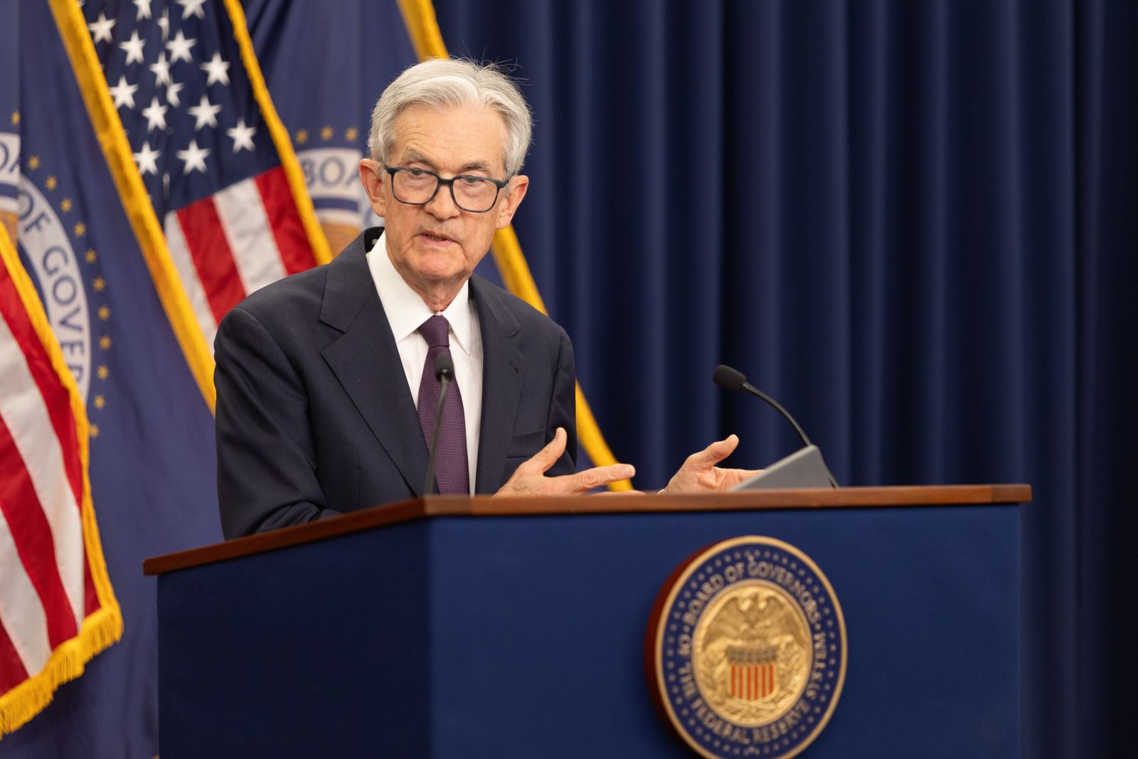 Điều gì sẽ xảy ra nếu Tổng thống Trump sa thải Chủ tịch Fed Jerome Powell?- Ảnh 1.