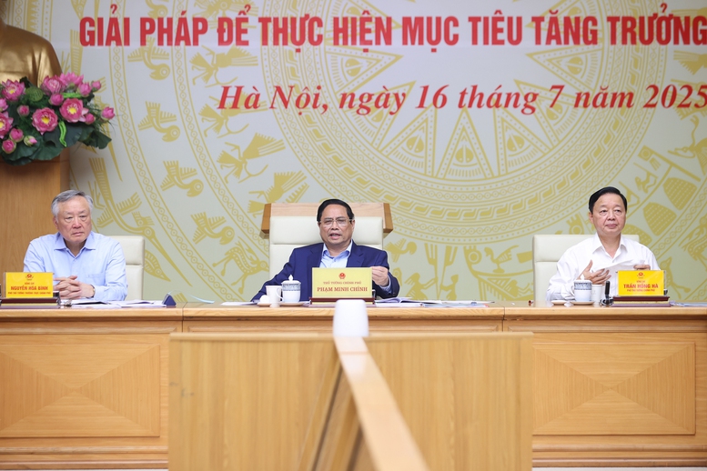 Thủ tướng: Tăng trưởng 8,3 - 8,5% năm 2025 không là 'mục tiêu bất khả thi'- Ảnh 1.
