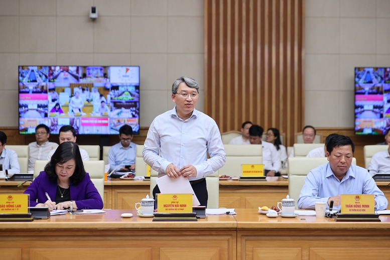 Thủ tướng: Tăng trưởng 8,3 - 8,5% năm 2025 không là 'mục tiêu bất khả thi'- Ảnh 6.