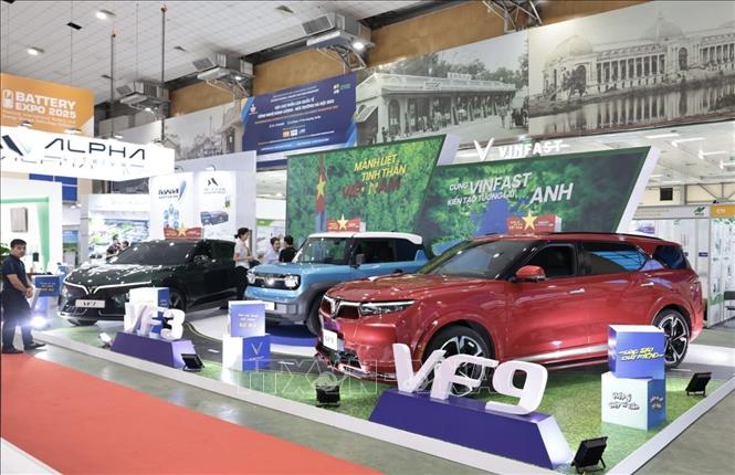 'Xe xanh' tăng tốc, cuộc đua giảm giá chưa hồi kết- Ảnh 1.