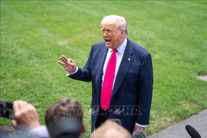 Tình trạng 'lặng gió' trước thềm bão thuế quan của Tổng thống Trump- Ảnh 1. Tình trạng 'lặng gió' trước thềm bão thuế quan của Tổng thống Trump- Ảnh 1.