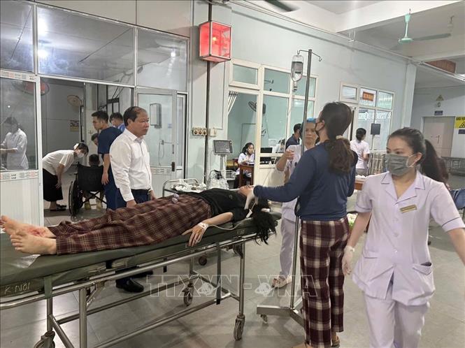 Lật xe khách trong đêm ở Hà Tĩnh làm 9 người tử vong- Ảnh 6.