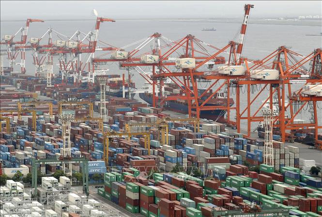 Kinh tế thế giới năm 2025: Thách thức kép kéo chậm đà tăng trưởng- Ảnh 1.