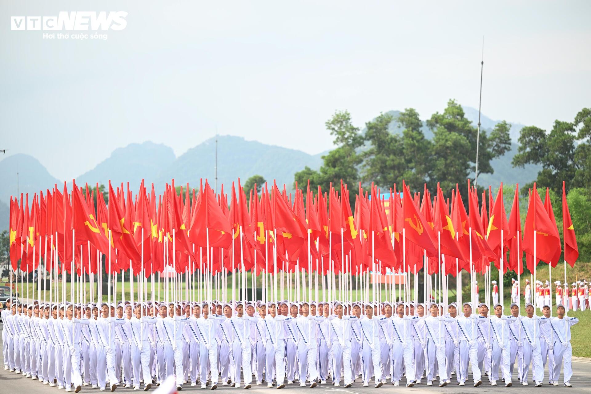 ‘Chiến binh thép’ chống khủng bố lần đầu hợp luyện diễu binh mừng Quốc khánh 2/9- Ảnh 12.