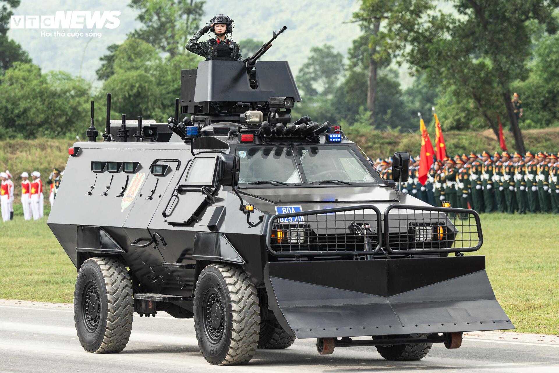‘Chiến binh thép’ chống khủng bố lần đầu hợp luyện diễu binh mừng Quốc khánh 2/9- Ảnh 6.